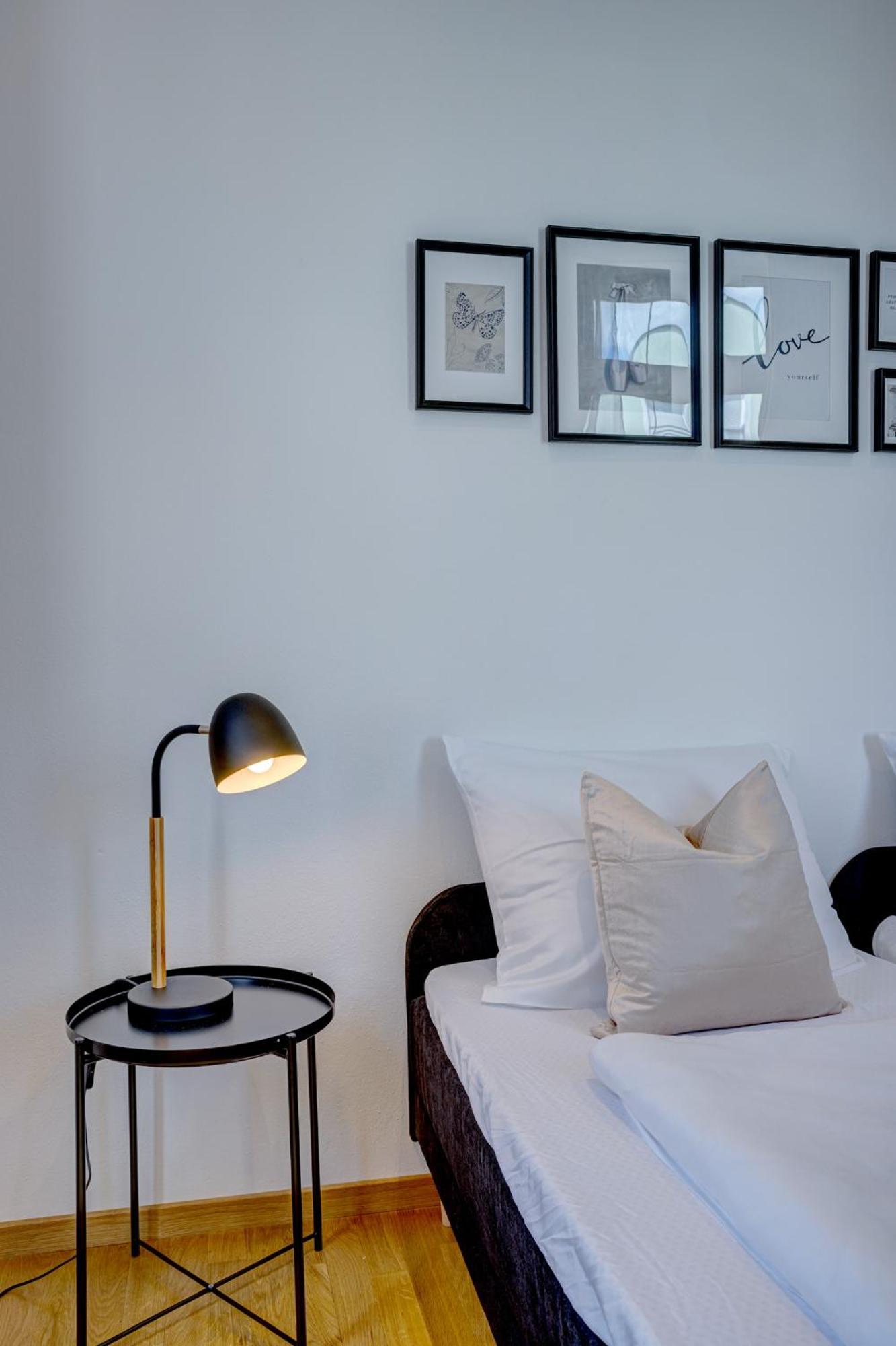 Kaza Guesthouse, Centrally Located 2 & 3 Bedroom Apartments In Augsbourg Extérieur photo